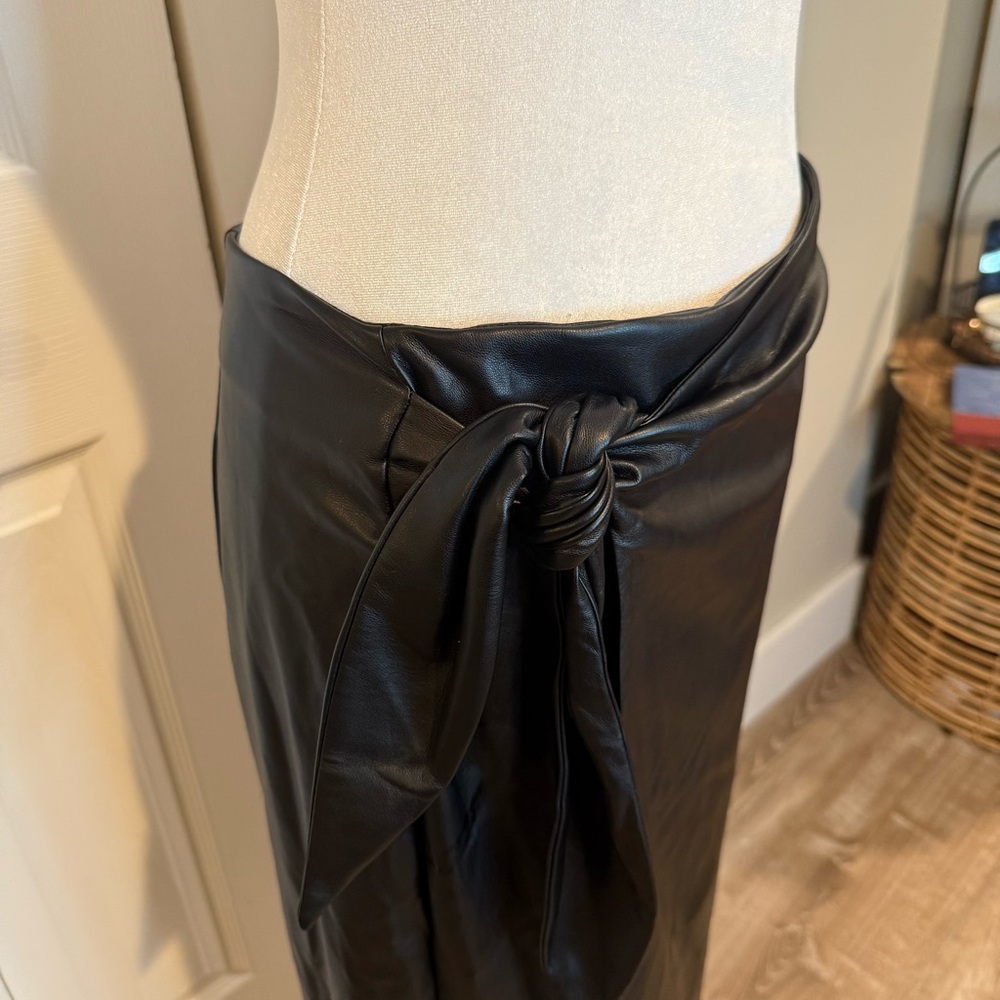 Eloquii, NWT Faux leather Black Wrap Skirt with stretch, Size 18 - Picture 8 of 12
